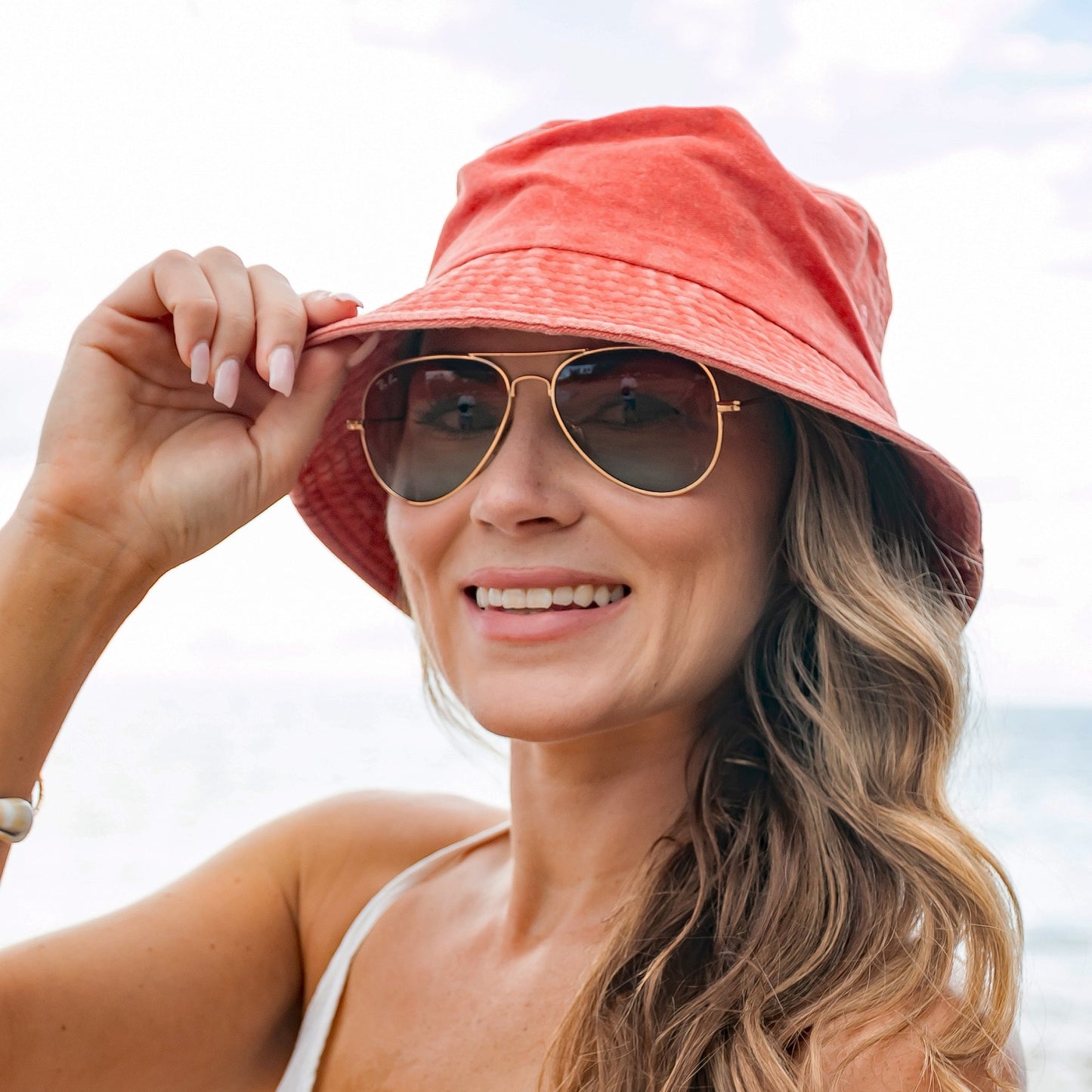 Sombreros de pescador desgastados