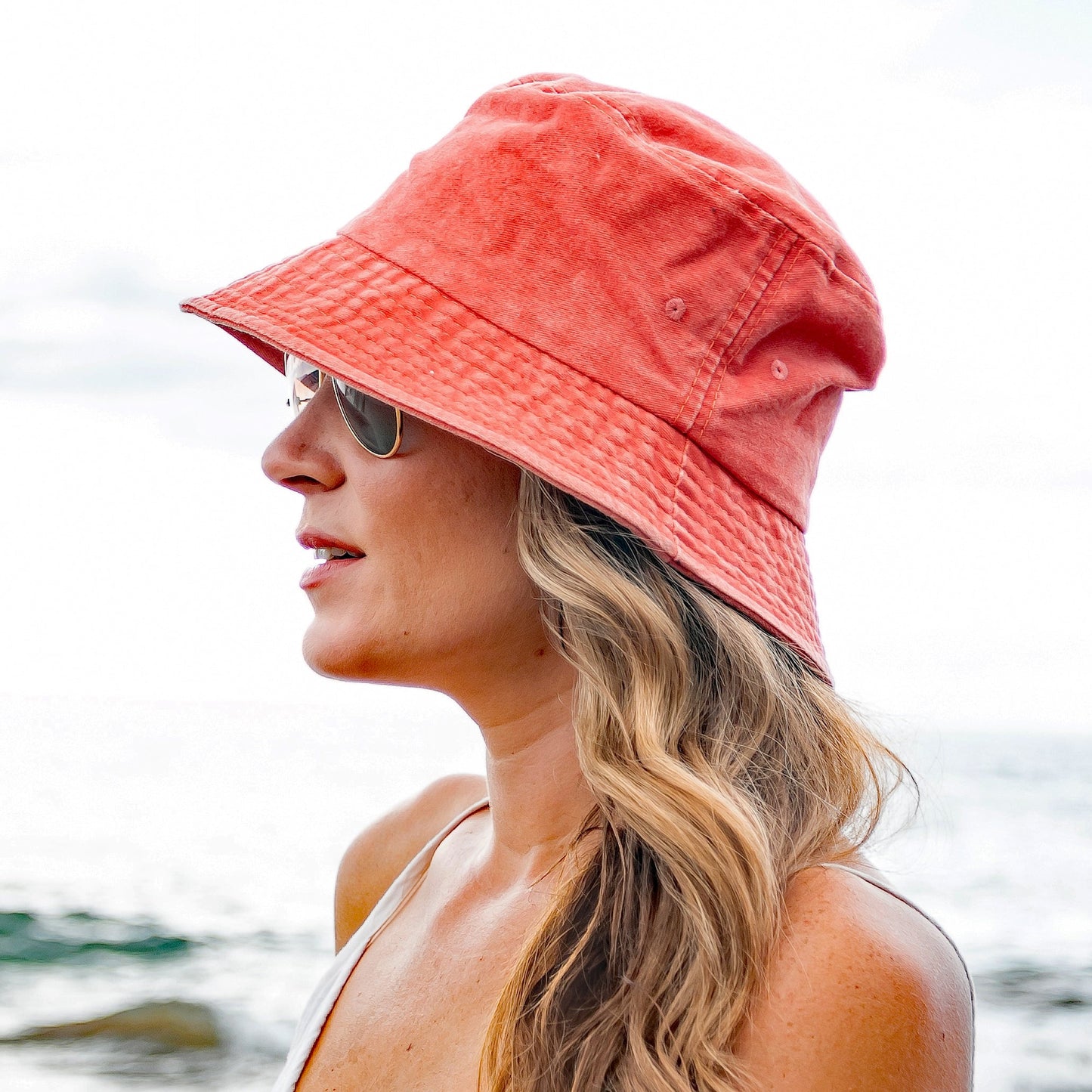 Sombreros de pescador desgastados