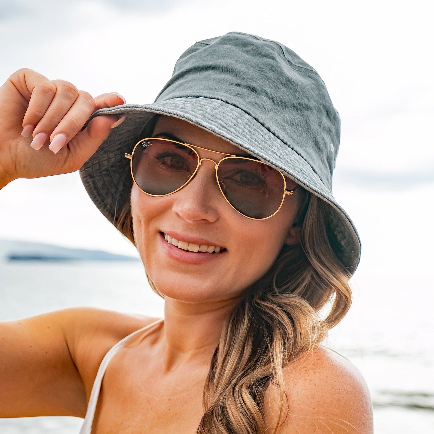 Sombreros de pescador desgastados