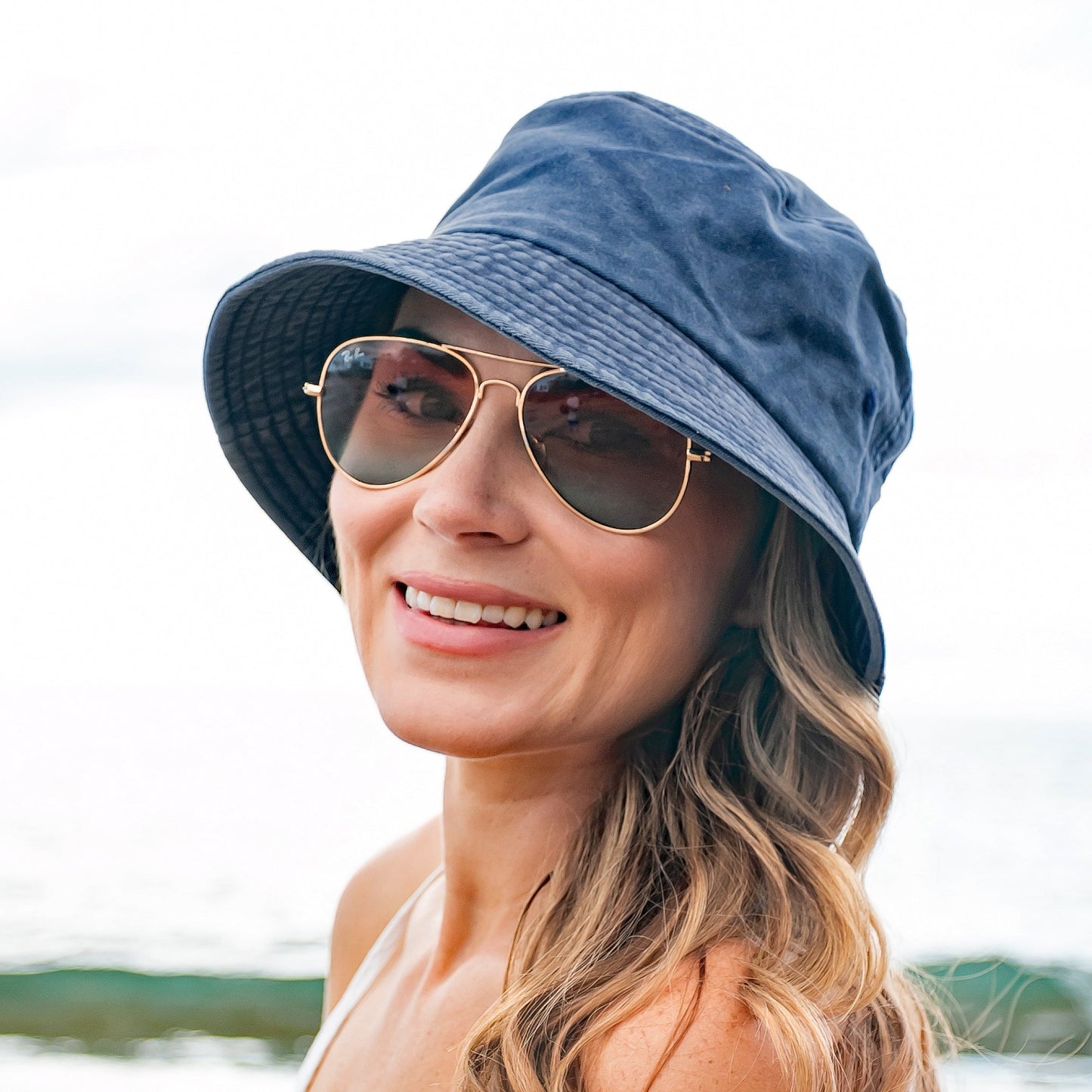 Sombreros de pescador desgastados