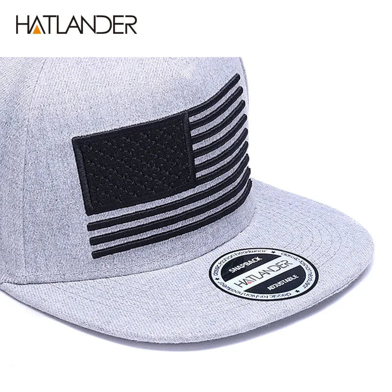 Gorra snapback bordada con bandera elevada