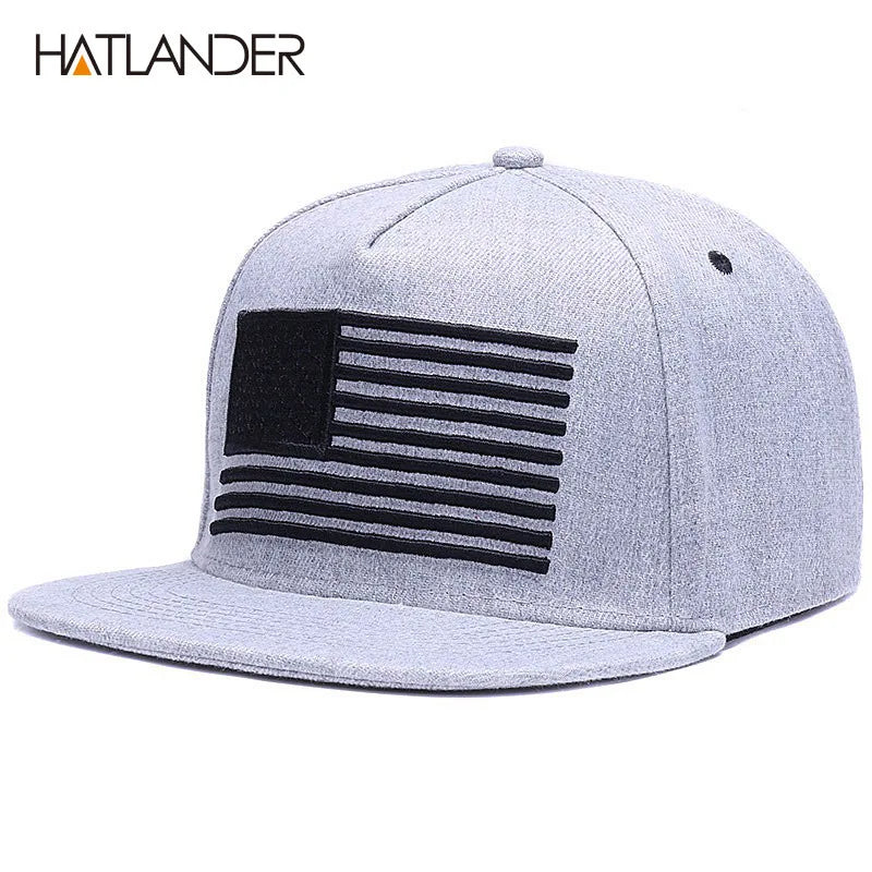 Gorra snapback bordada con bandera elevada