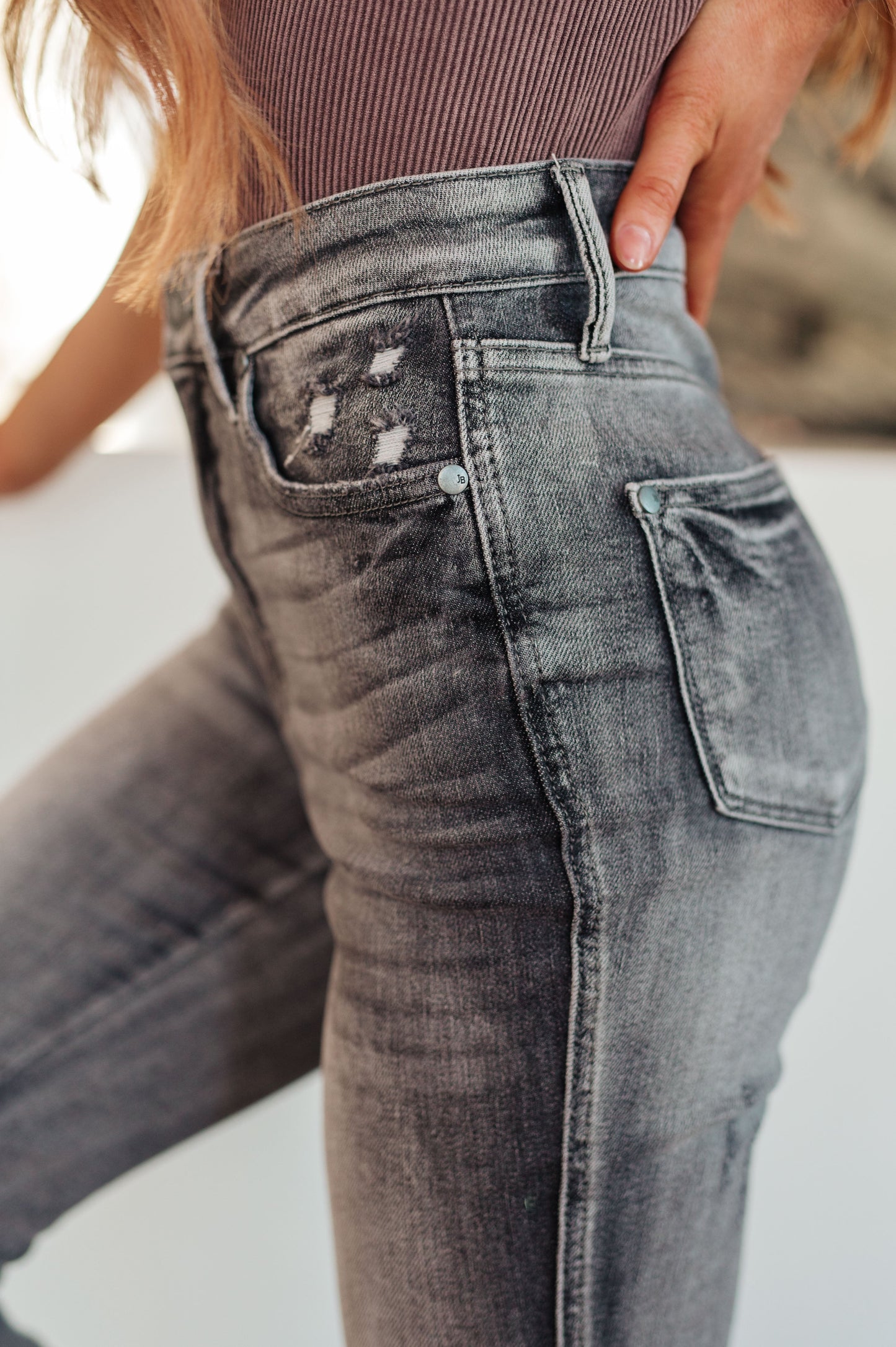 Vaqueros pitillo Hadley High Rise con control de abdomen y bajo deshilachado