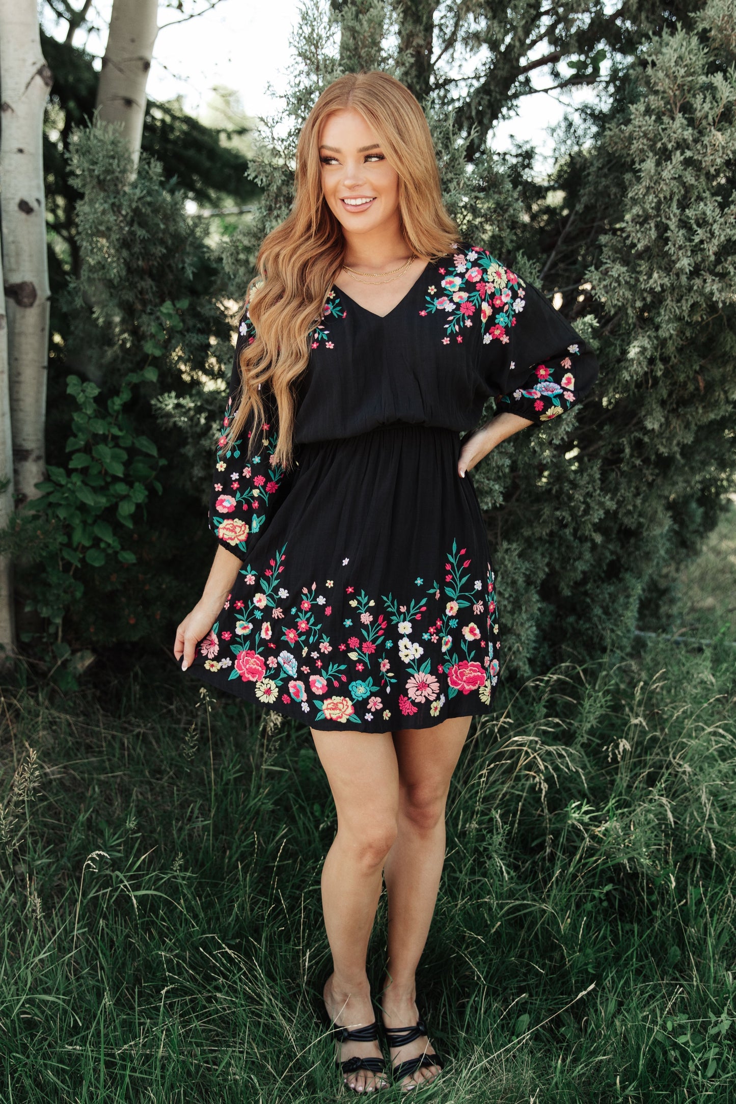 Vestido bordado floral "Feliz de verte"