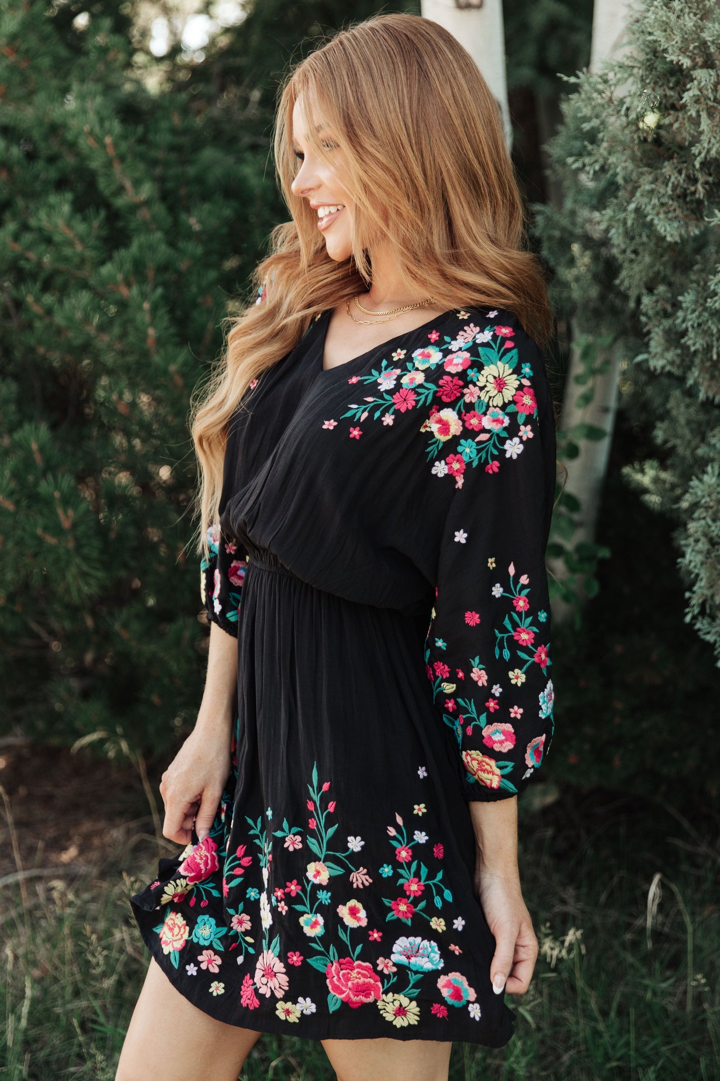 Vestido bordado floral "Feliz de verte"