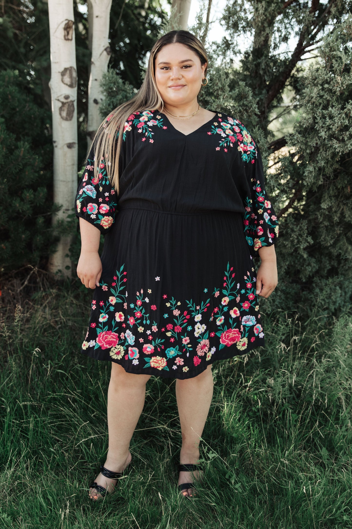 Vestido bordado floral "Feliz de verte"