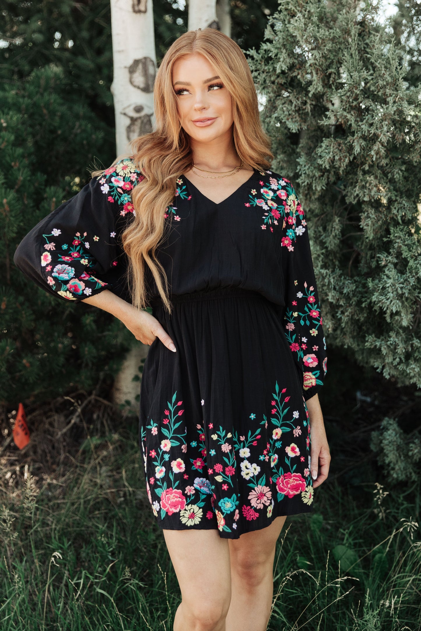 Vestido bordado floral "Feliz de verte"