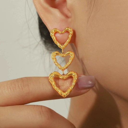 Acaban de llegar los T-Shirts Trendsi - Pendientes de titanio con forma de corazón