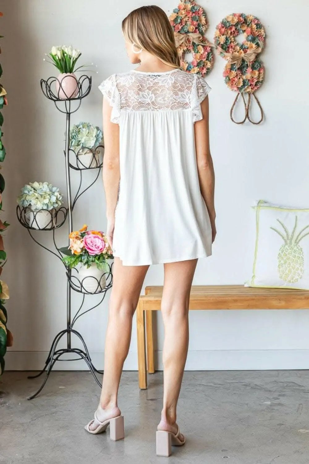 Camisetas Trendsi Blusa de encaje con cuello redondo informal para mujer, hecha en EE. UU. - Suave y elegante
