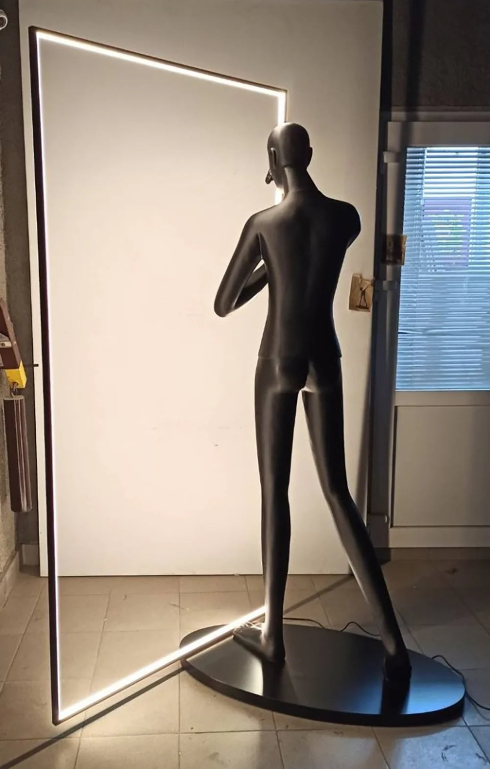Lámpara de pie Escultura de espejo humano