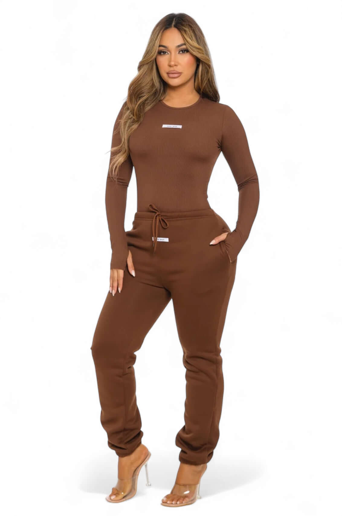 Conjunto de body y pantalón jogger acanalados HECHOS A MANO