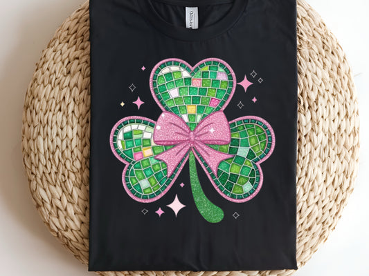 Camiseta de tréboles y moños