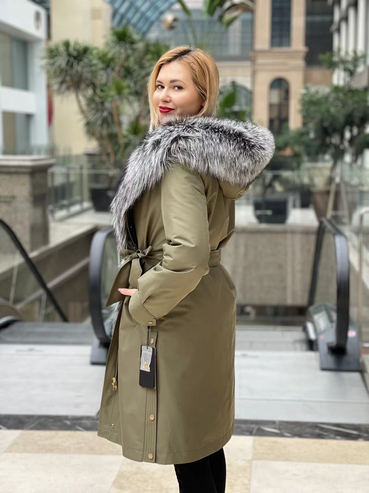 Parka aislante de piel de conejo con ribete de piel de zorro plateado genuino