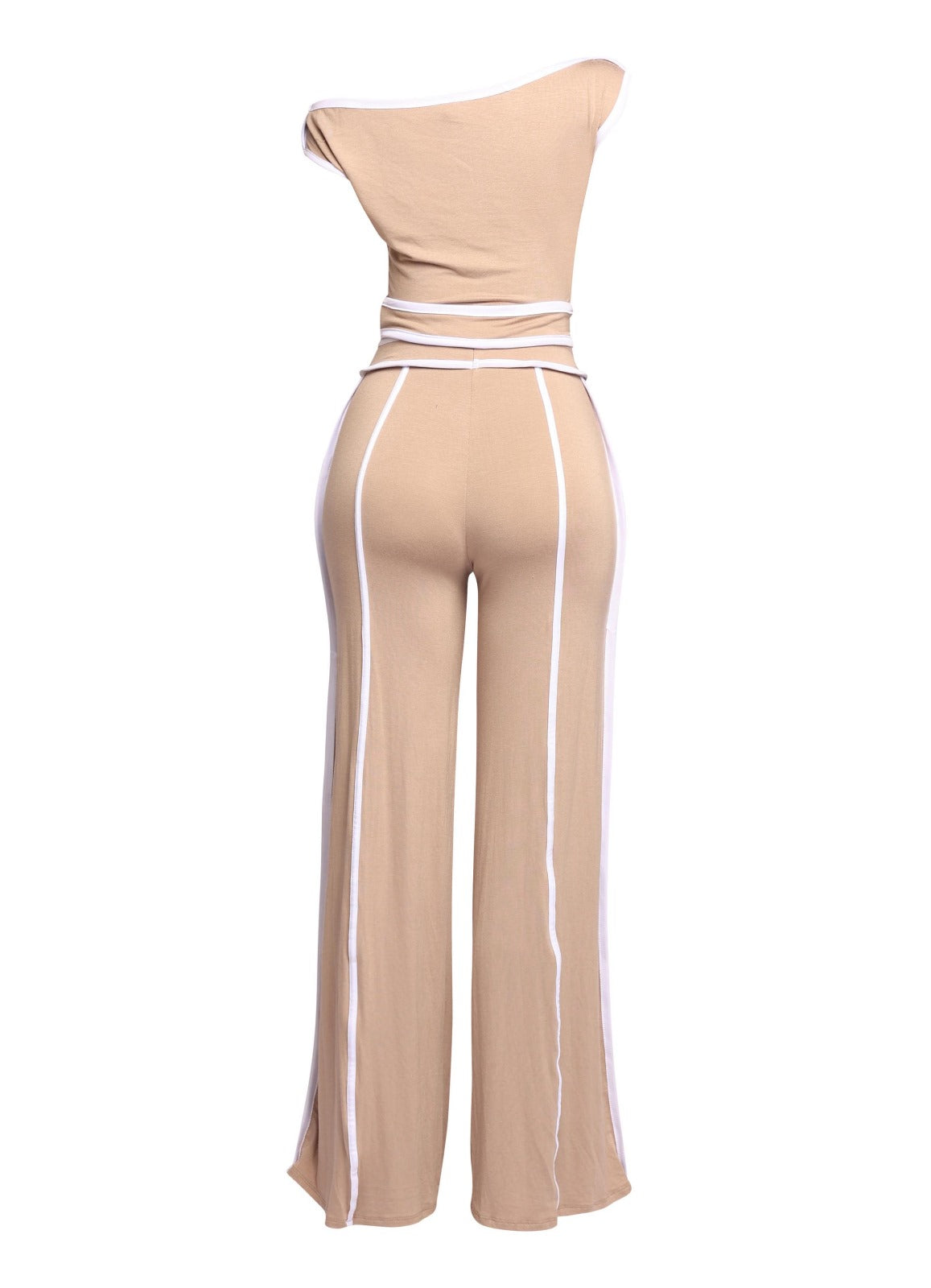 Top de manga corta con hombros descubiertos y pantalones de pierna ancha