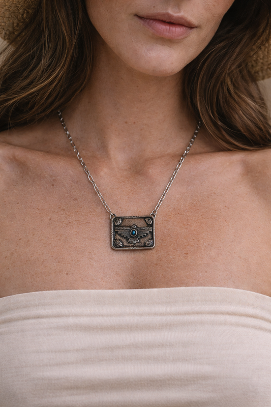Collar con placa de metal Thunderbird estilo western