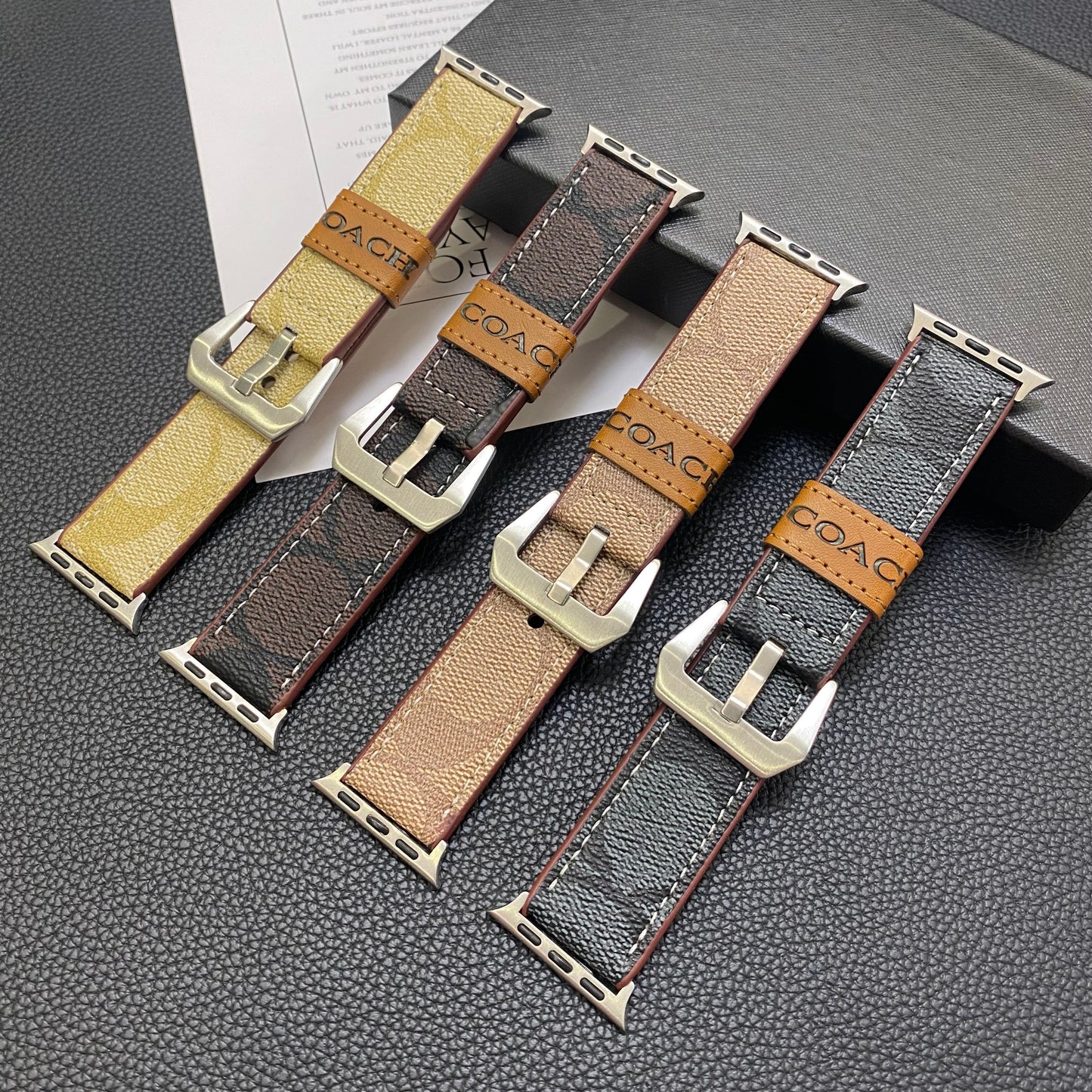 Correa de cuero Coach para Apple Watch marrón oscuro-YHK244221710