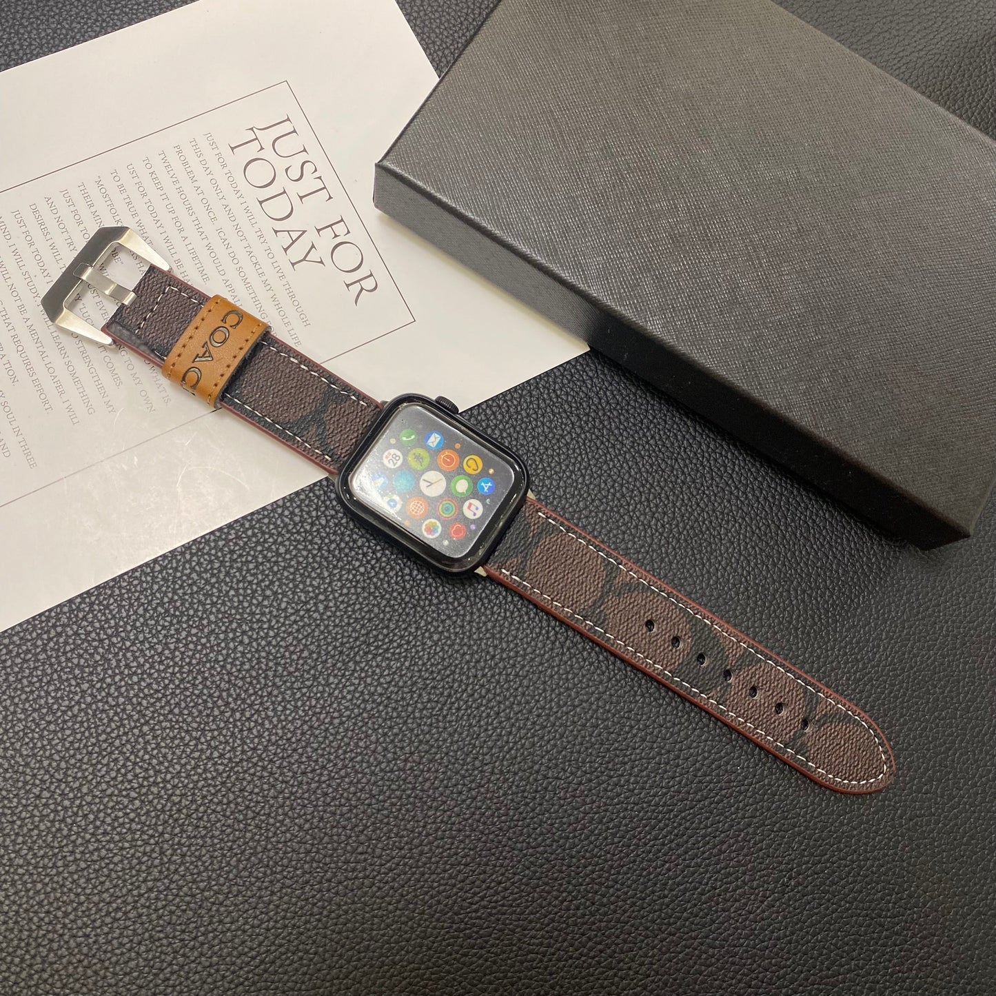 Correa de cuero Coach para Apple Watch marrón oscuro-YHK244221710