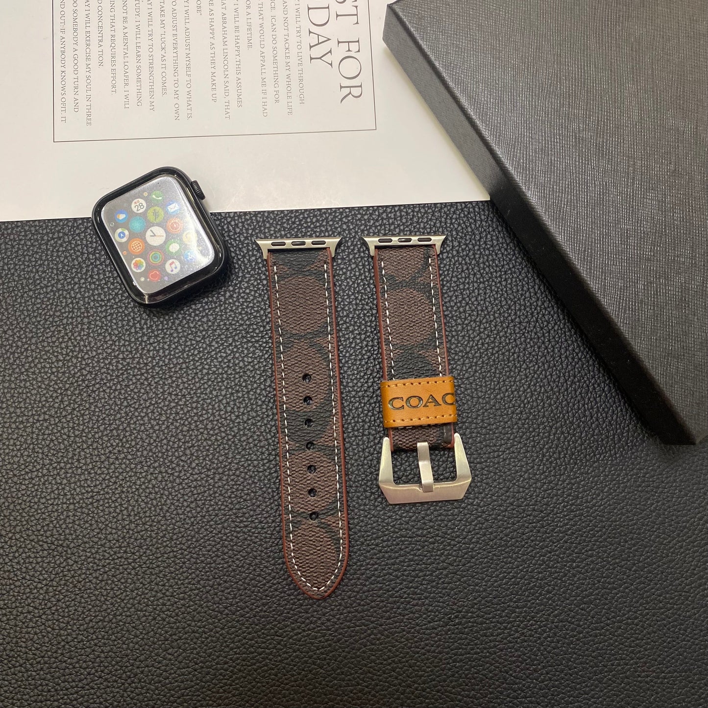 Correa de cuero Coach para Apple Watch marrón oscuro-YHK244221710