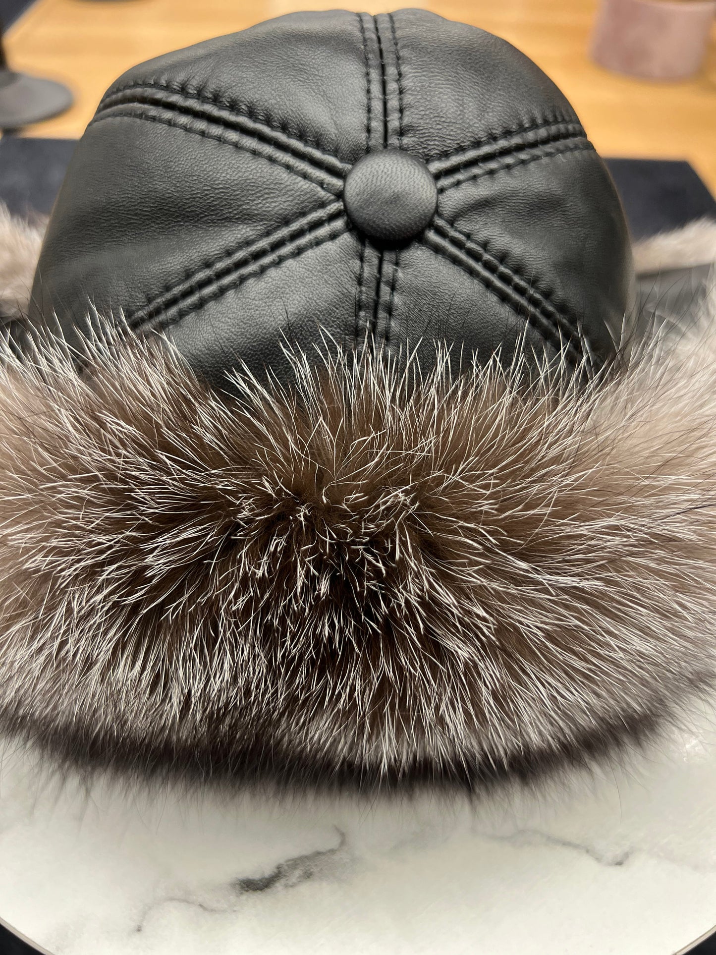 Gorro de piel de zorro plateado auténtica y cuero genuino