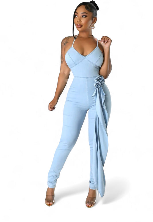 Mono vaquero azul claro con cuello halter