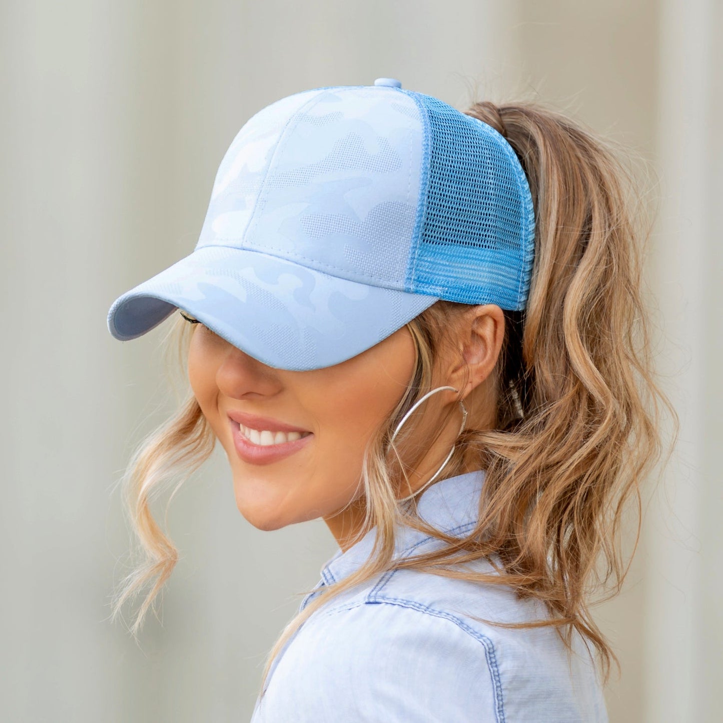Gorra de camuflaje para moño desordenado