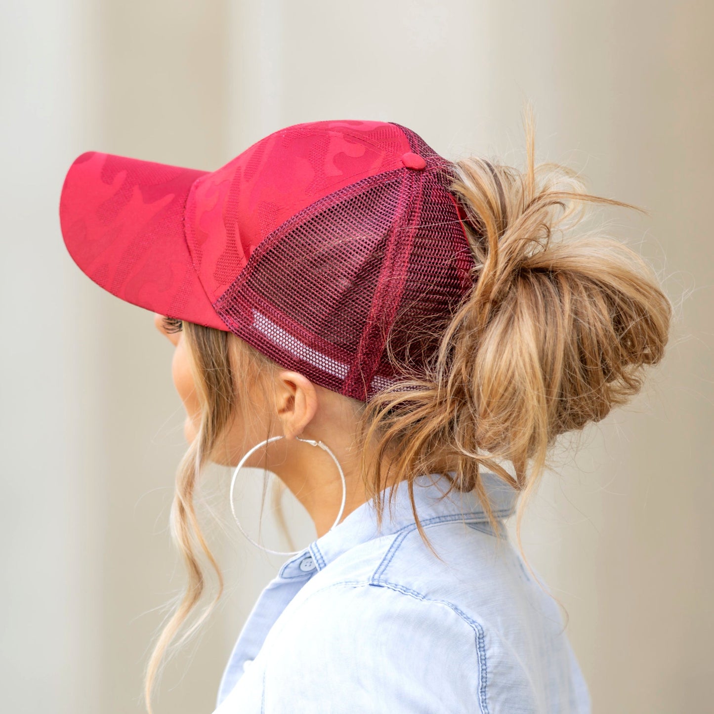 Gorra de camuflaje para moño desordenado