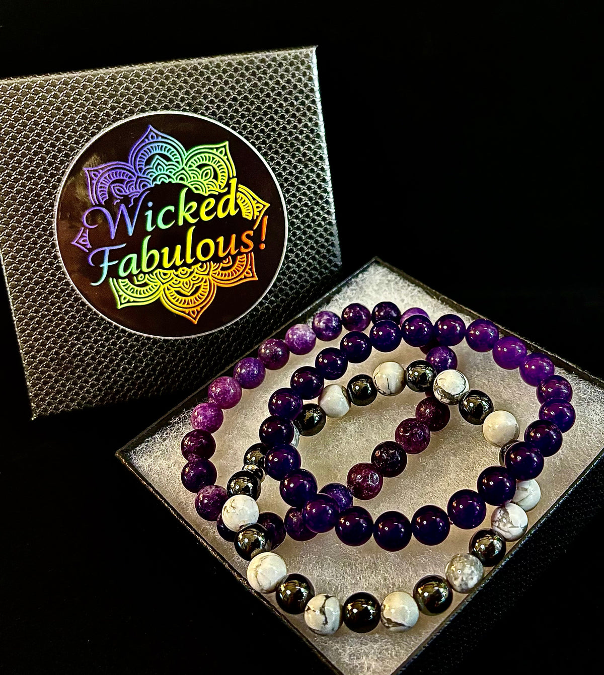 Pulsera de oro y piedra de lava – Energía de conexión a tierra con estilo moderno y minimalista