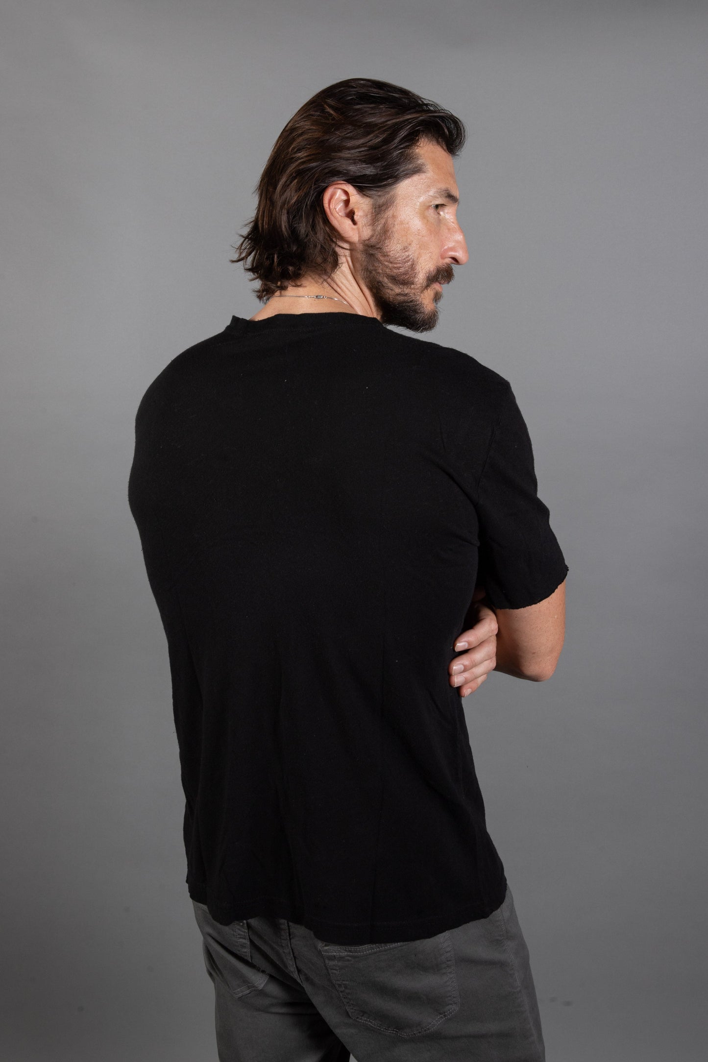 Camiseta Warren de hombre con escote de pico y bolsillo, de lino y algodón