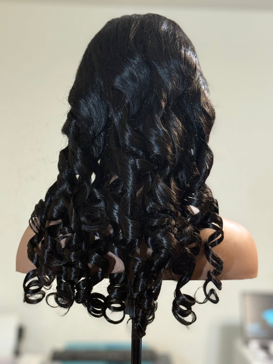 Royal Drip – Peluca frontal de encaje con ondas corporales (Negro natural)