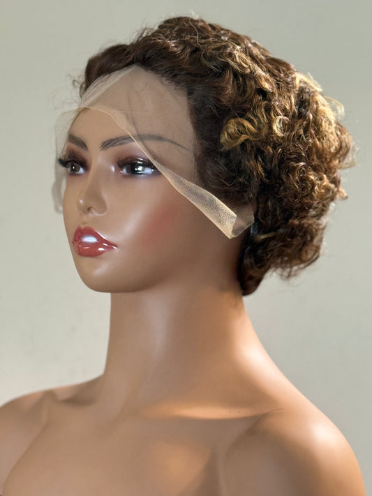 Caramel Swirl Curls Lace Front – Pixie Rizado con Reflejos
