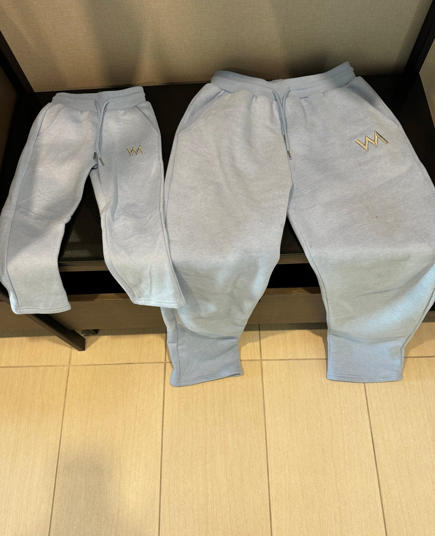 COLECCIÓN THRONE SUDADERAS UNISEX - Solo pantalón