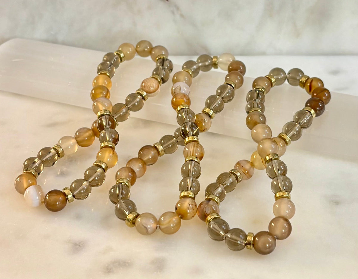 Pulsera bohemia "Elixir del que Piensa Demasiado" – Ágata de Botsuana y Cuarzo Ahumado hechos a mano para el Enraizamiento y la Claridad