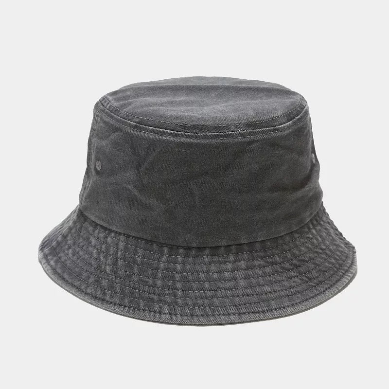 Sombreros de pescador desgastados