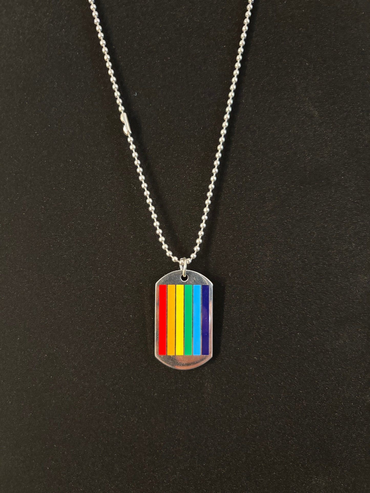 Collar con placa de identificación "Rainbow Dog Tag" – Colgante del orgullo LGBTQ+ en cadena de bolas de 60 cm