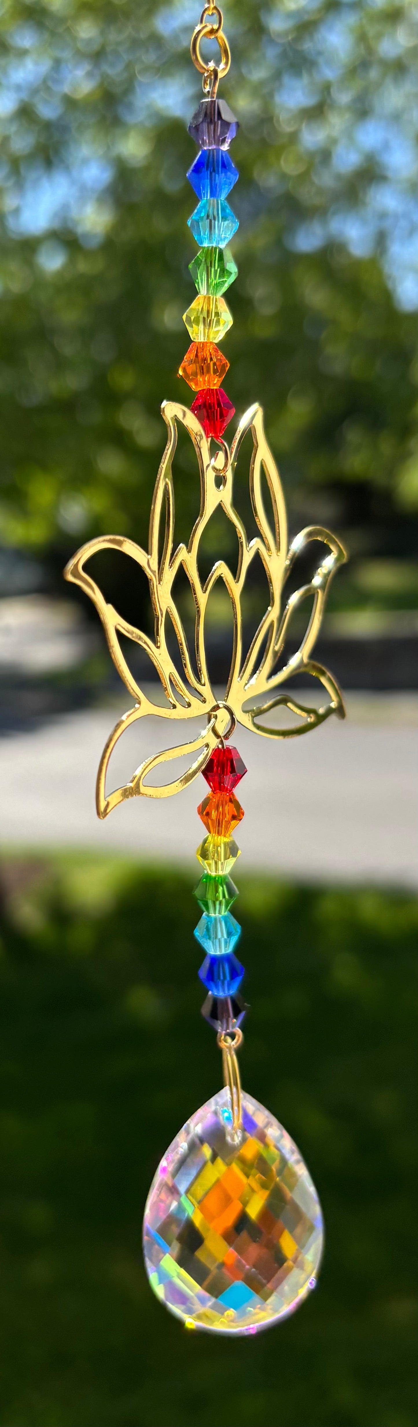 Atrapasueños de loto arcoíris – Decoración de cristal LGBTQ+ Pride y energía zen