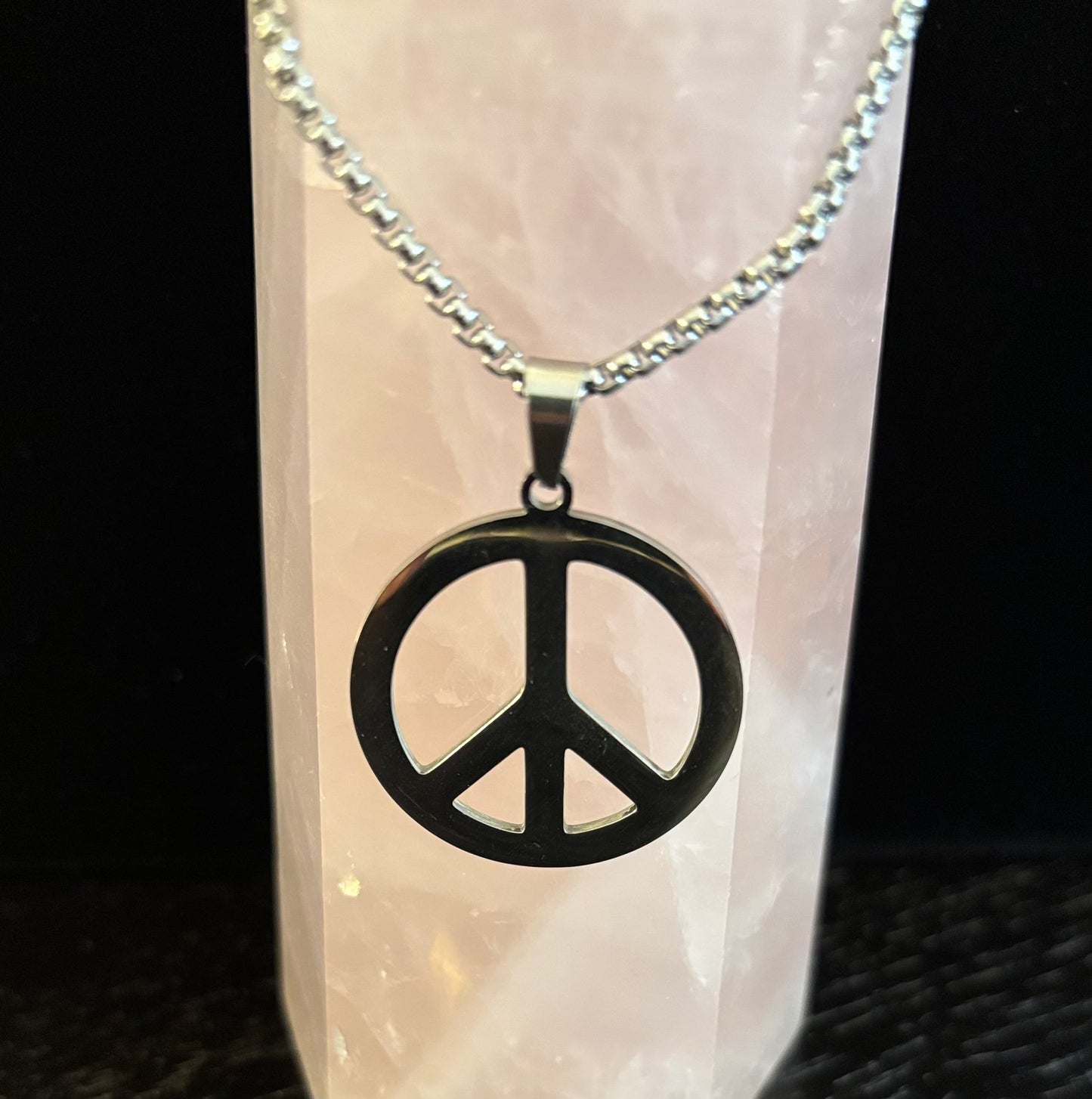 Collar con colgante de acero inoxidable con símbolo de la paz – Atrevido y empoderador