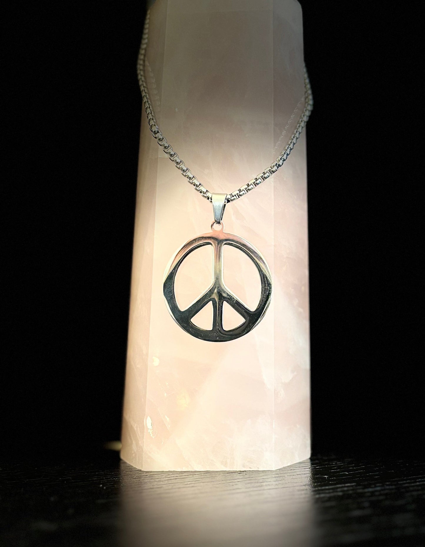 Collar con colgante de acero inoxidable con símbolo de la paz – Atrevido y empoderador