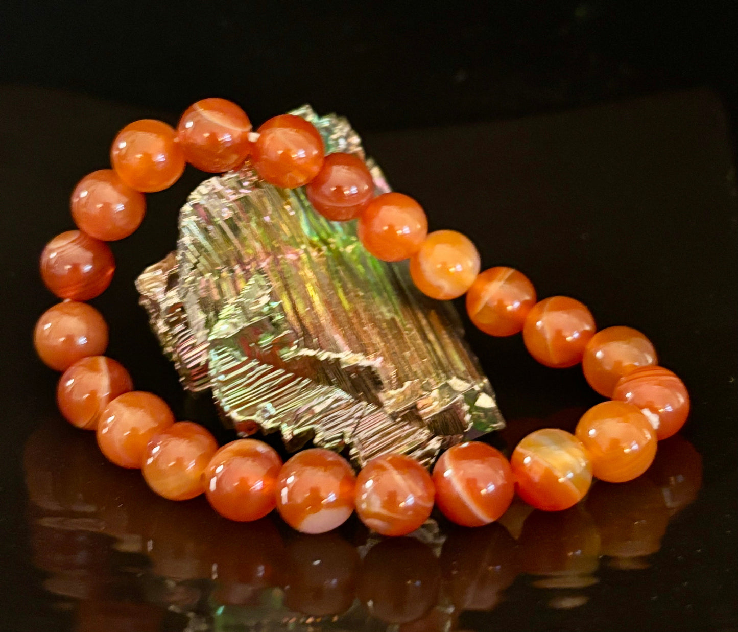 Pulsera de ágata rayada roja (sardónice) infundida con Reiki para fuerza y confianza (muñeca mediana)