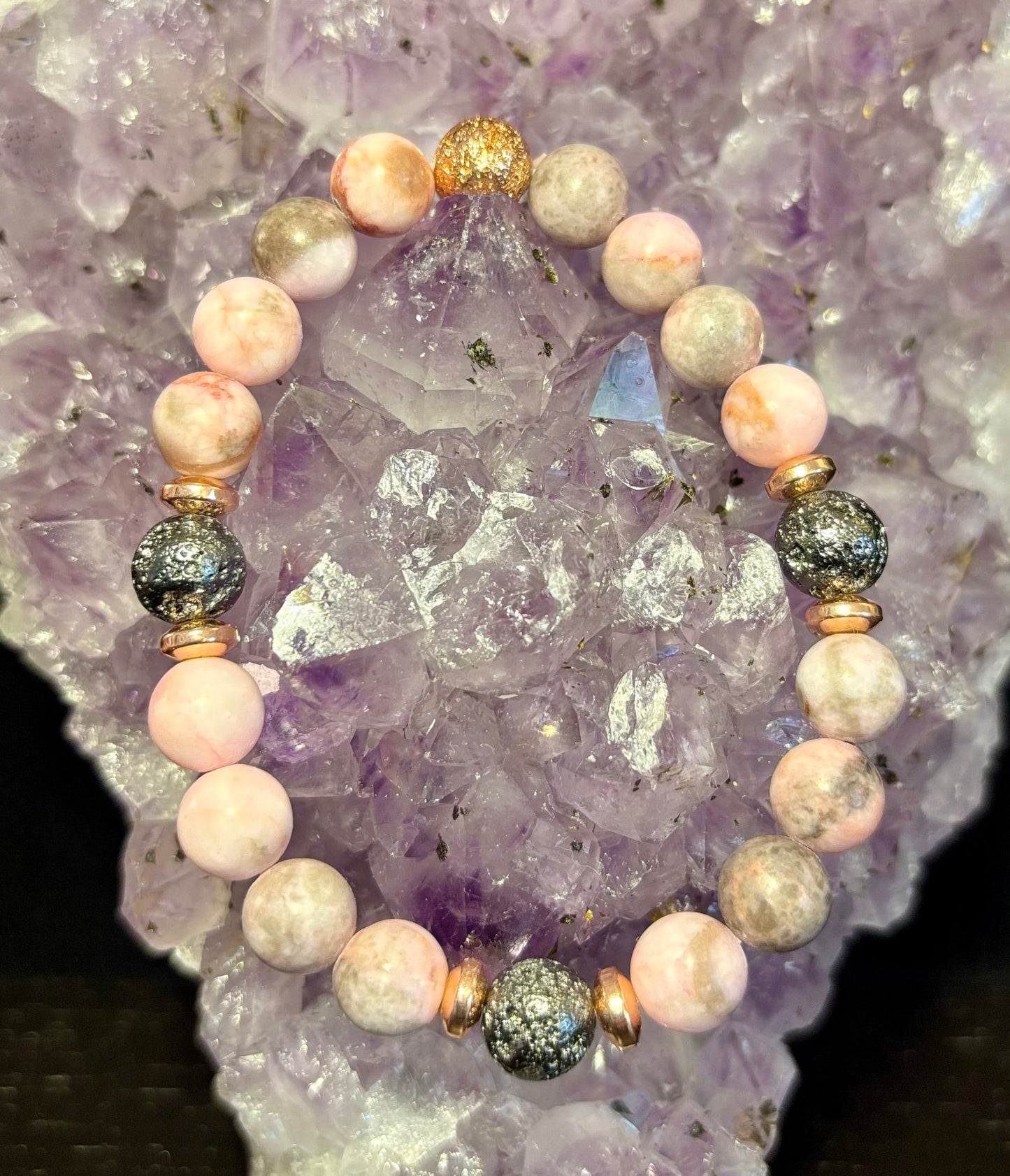 Pulsera de Jaspe Cebra Rosa y Piedra de Lava en Tono Oro Rosa