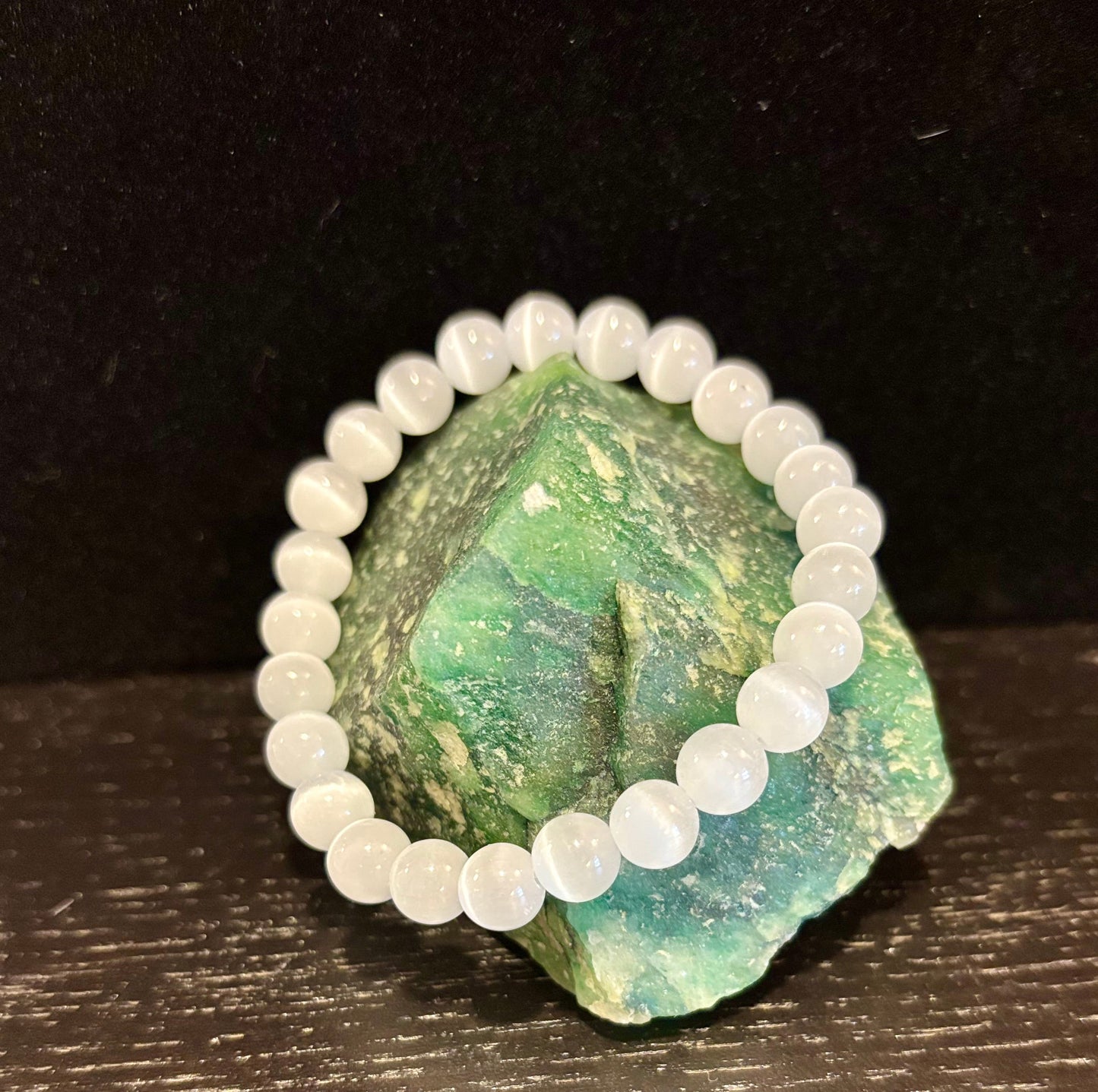 Pulsera curativa de selenita infundida con Reiki - Limpia tu energía y restaura la paz interior
