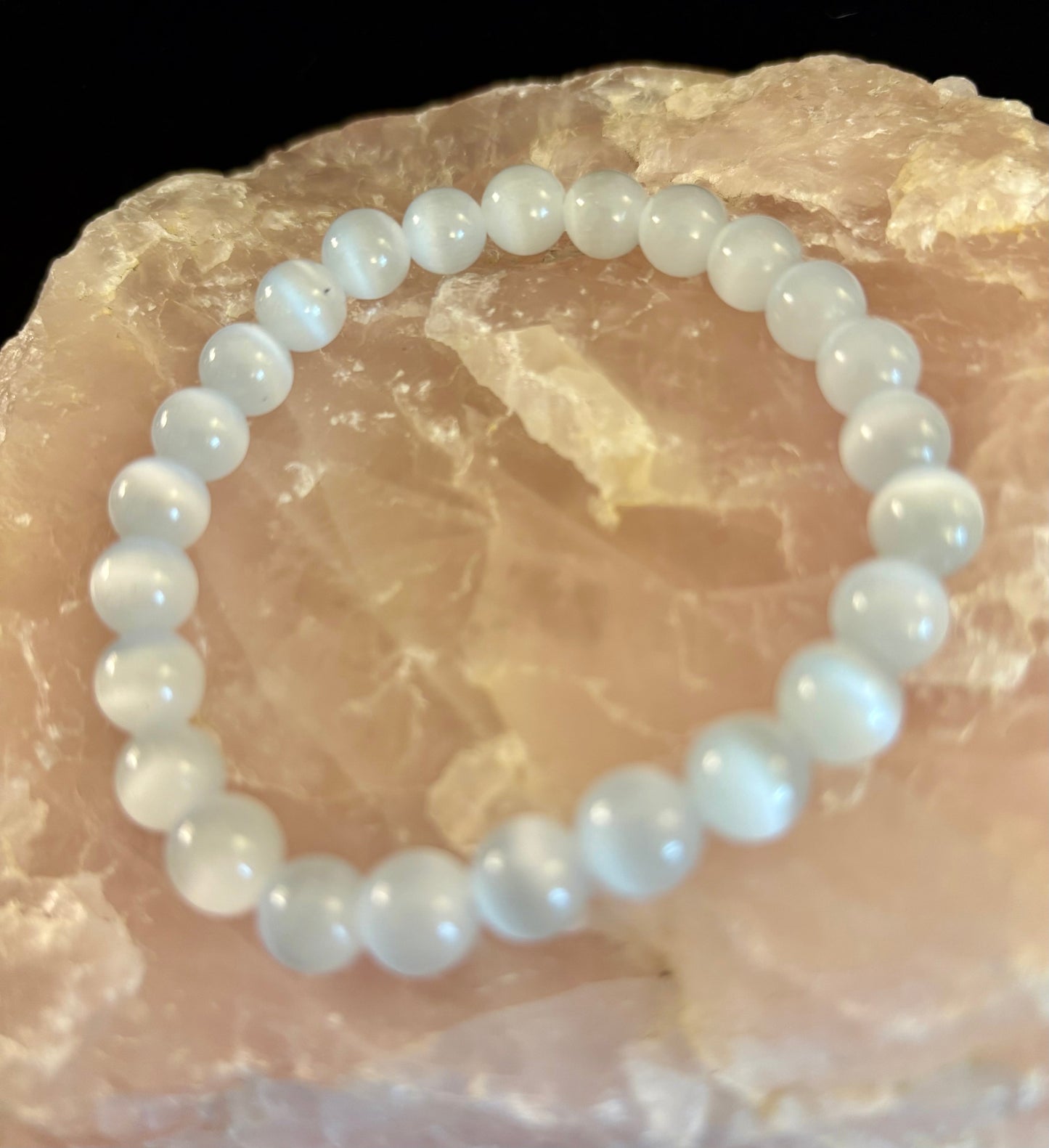 Pulsera curativa de selenita infundida con Reiki - Limpia tu energía y restaura la paz interior