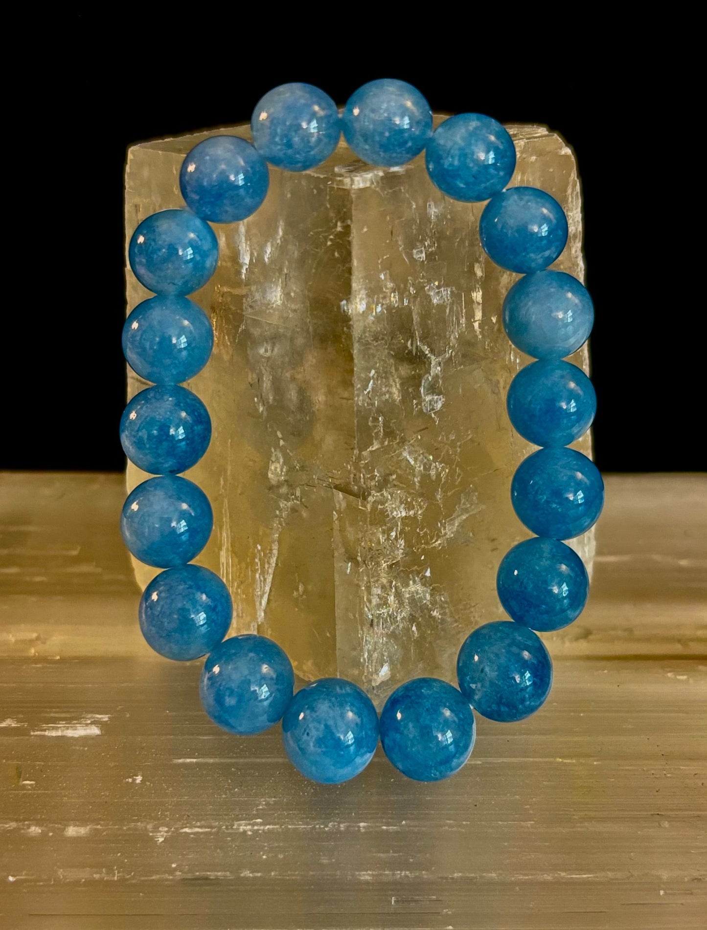 Pulsera de Cuentas de Aguamarina de 8mm y 10mm – Joyería Infundida con Reiki para Calma, Claridad y Comunicación (Muñeca Mediana)