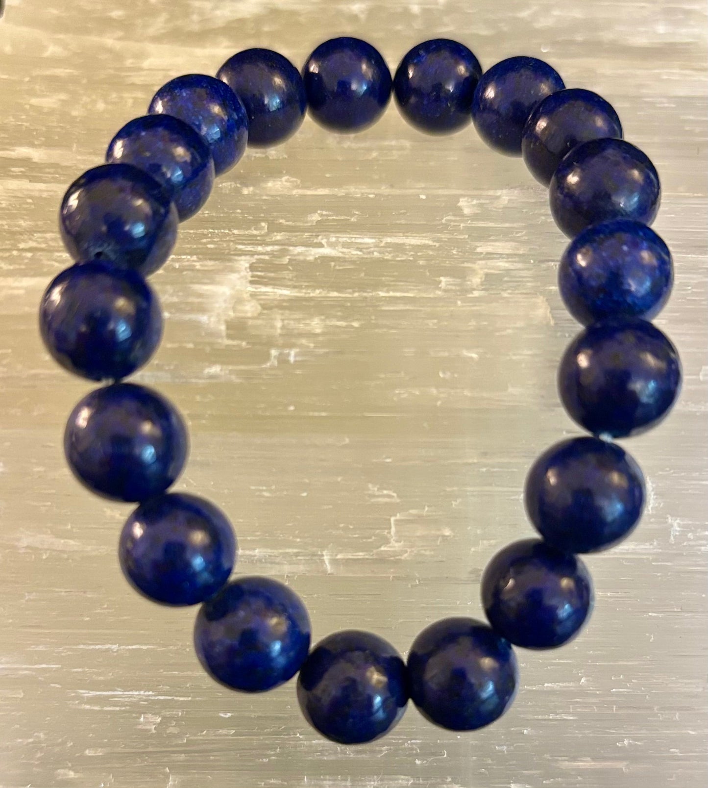 Pulsera Curativa de Lapislázuli – Sabiduría, Verdad y Fuerza Interior