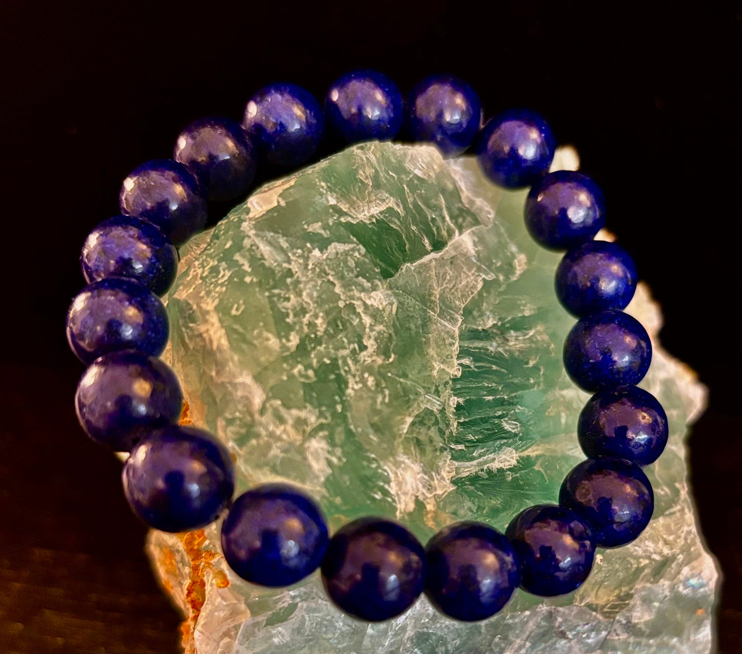 Pulsera Curativa de Lapislázuli – Sabiduría, Verdad y Fuerza Interior