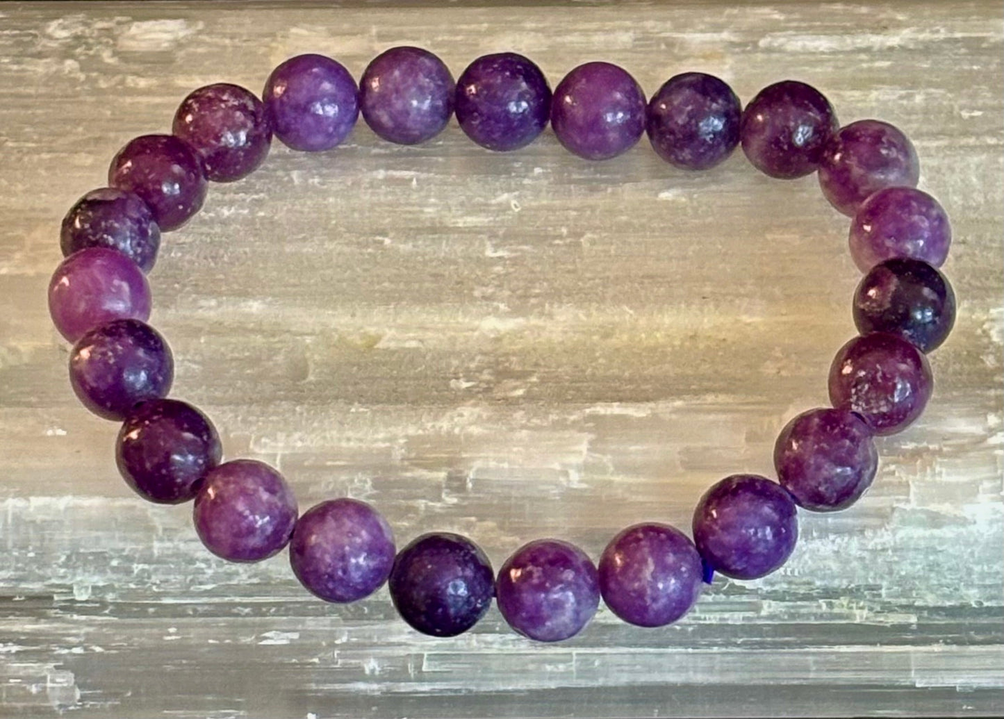 Pulsera de Lepidolita, Infundida con Reiki para Paz y Equilibrio Emocional (Muñecas Medianas a Grandes)