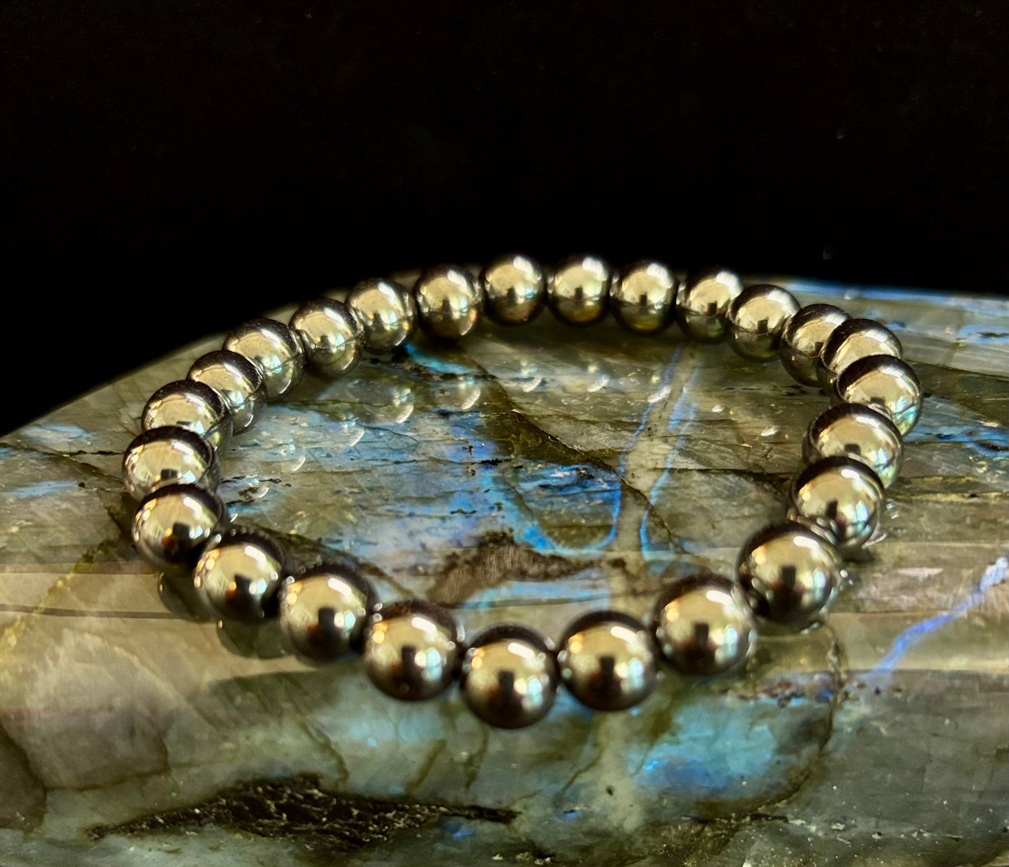 Pulsera de Hematita para Conexión a Tierra y Protección – Piedra Curativa para el Chakra Raíz para Confianza, Claridad y Estabilidad (Opciones de 6mm, 8mm, 10mm)