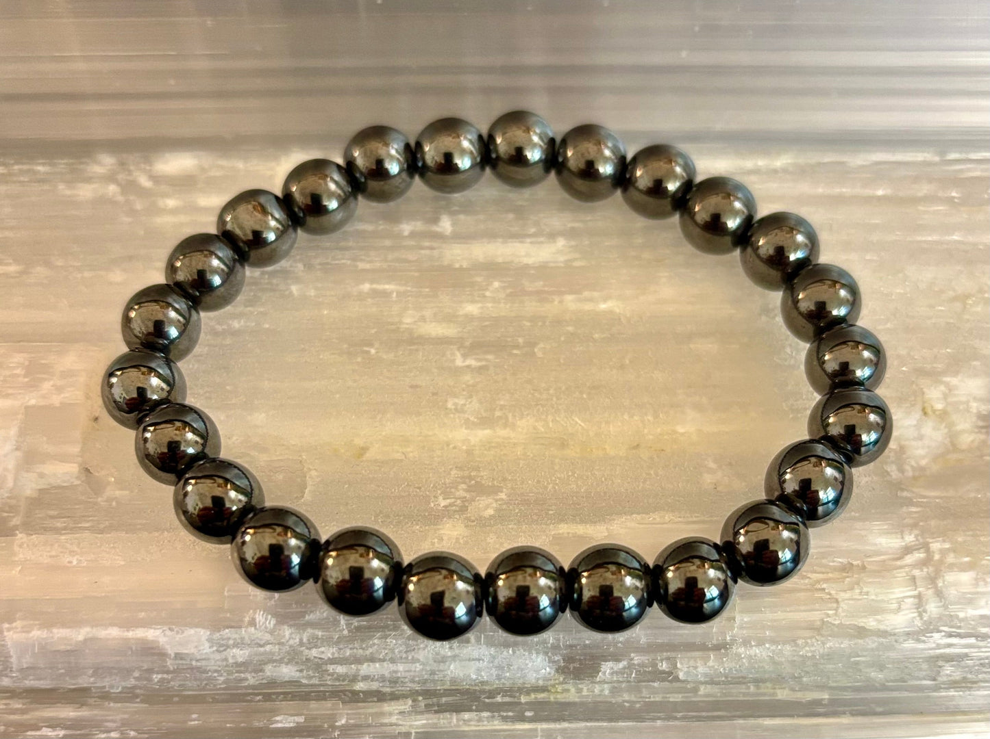 Pulsera de Hematita para Conexión a Tierra y Protección – Piedra Curativa para el Chakra Raíz para Confianza, Claridad y Estabilidad (Opciones de 6mm, 8mm, 10mm)
