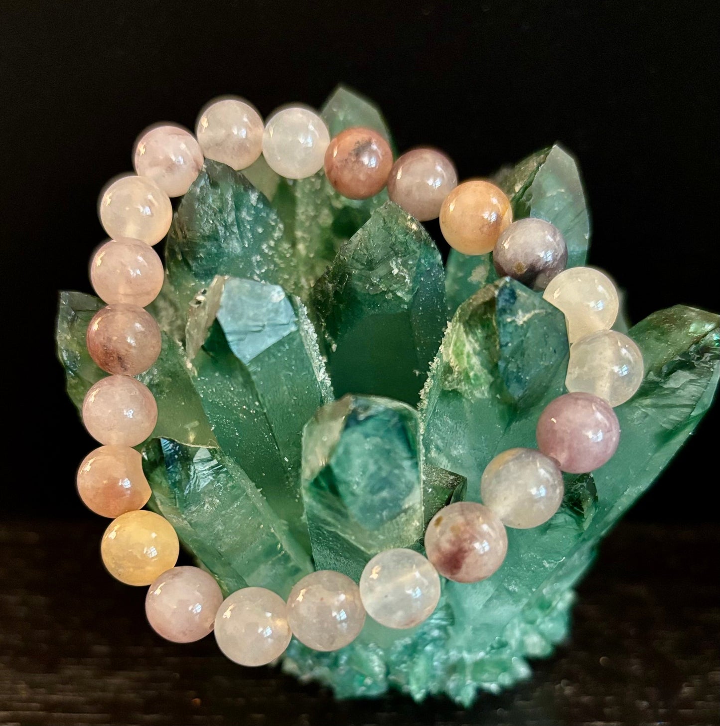 Elegante Pulsera de Cuarzo Natural – Energía Calmante y Estilo Atemporal