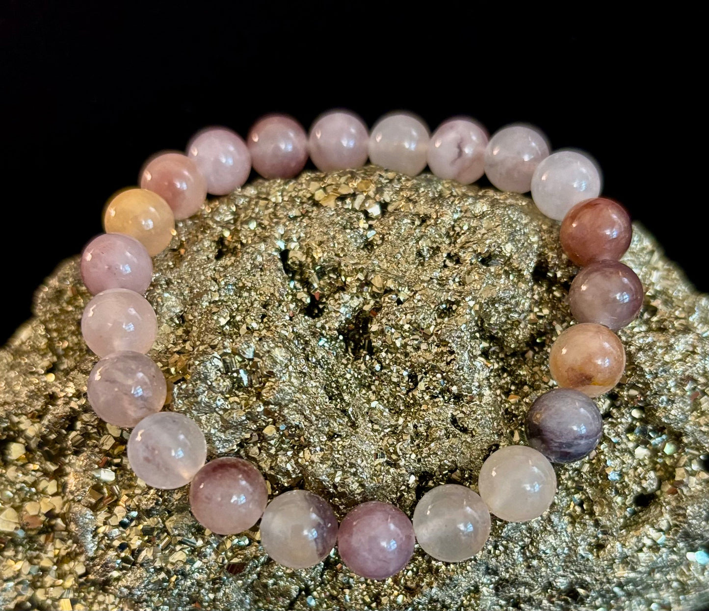 Elegante Pulsera de Cuarzo Natural – Energía Calmante y Estilo Atemporal