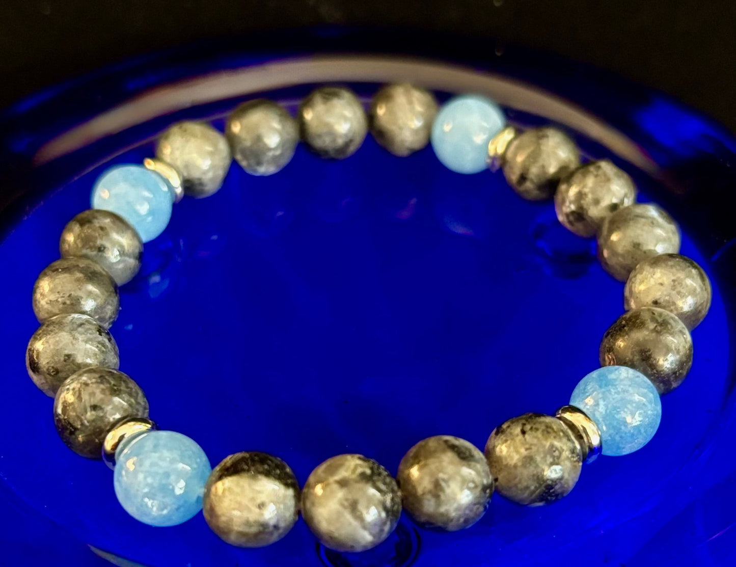 Pulsera de Cuentas de Labradorita Negra y Aguamarina – Protección, Calma y Claridad